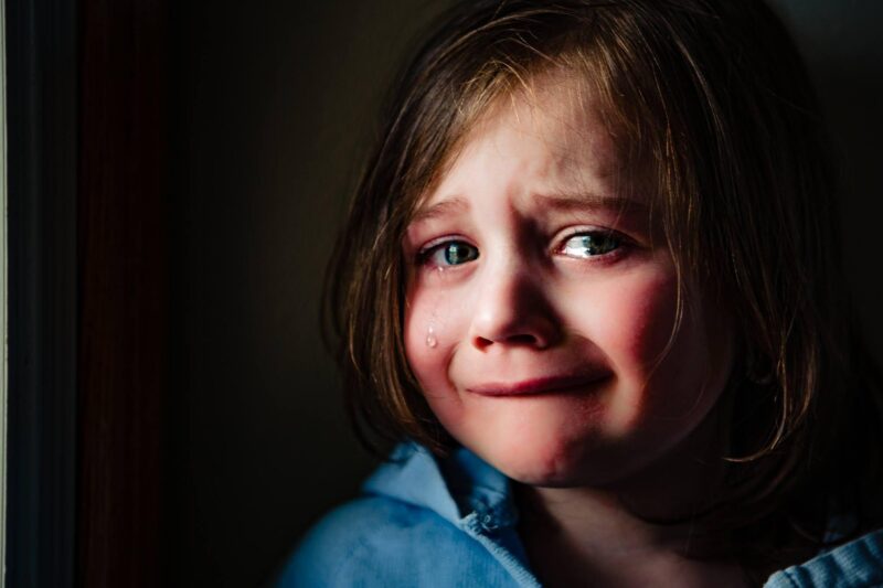 Meine Schwiegermutter bestand darauf, sich unserer Hochzeitsreise anzuschließen – ich dachte, das wäre das Schlimmste, bis ich zufällig ihr Gespräch mit meinem Mann belauschte.