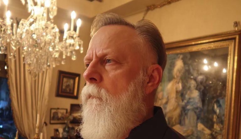 Mein Bruder ist vor 50 Jahren verschwunden – Gestern saß ein Mann mit seinen Augen mir gegenüber in einem Diner und sagte: „Du musst die Wahrheit wissen“