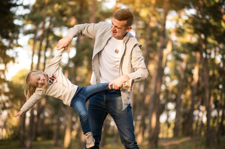 Meine 10-jährige Tochter rief mich schluchzend aus dem Urlaub mit meinem Ex und seiner neuen Frau an – Bis Sonnenuntergang hatte ich ihnen gezeigt, warum man sich nie mit einer Mutter anlegen sollte