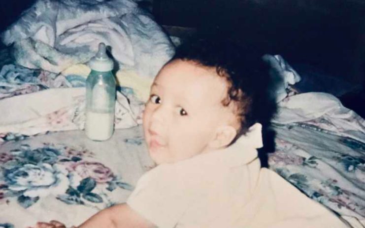 „Du machst mein Leben kaputt, wenn du dieses Baby bekommst.“ Ich sagte: „Gut, ich mache es alleine.“ Und das tat ich.: Alleinerziehende Mutter und Schulbusfahrerin ohne Mutterschutz nimmt Neugeborenes mit auf die Route, „Dieser Job hat mich gerettet“