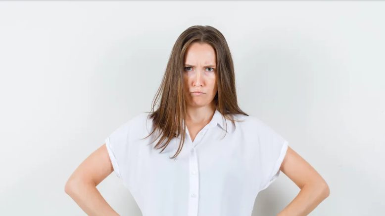 „Ich habe eine ältere Frau wegen des Geldes und einer Bleibe geheiratet – nach ihrer Beerdigung überreichte mir ihr Anwalt eine Schachtel und sagte: ‚Das ist es, was du wirklich wolltest.‘“