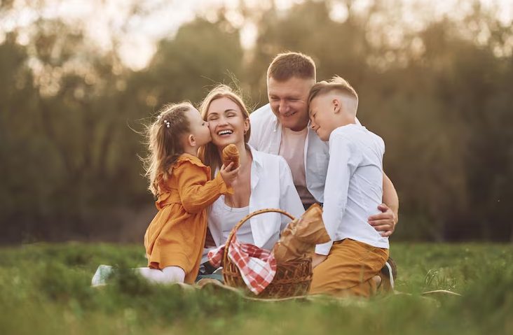 Ich lehnte einen Millionär ab, um meinen pleitegegangenen besten Freund zu heiraten – dann zeigte er mir den Brief, den meine Eltern jahrelang versteckt hatten