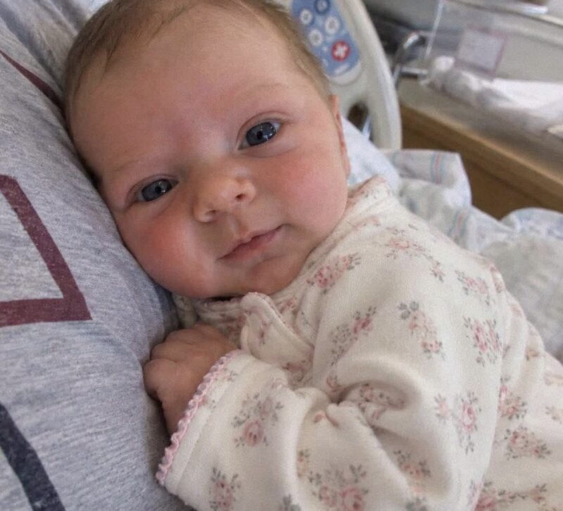 Ich wurde Leihmutter für meinen Zwillingsbruder – doch unmittelbar nach der Geburt lehnte er das Baby ab. Was er dann enthüllte, ließ mich sprachlos zurück.