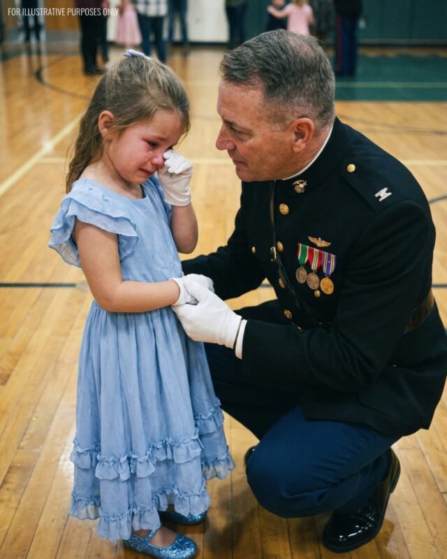Meine Tochter stand beim Vater-Tochter-Tanz ganz allein – einige machten sich über sie lustig. Doch dann marschierten plötzlich zwölf Marinesoldaten in die Turnhalle …