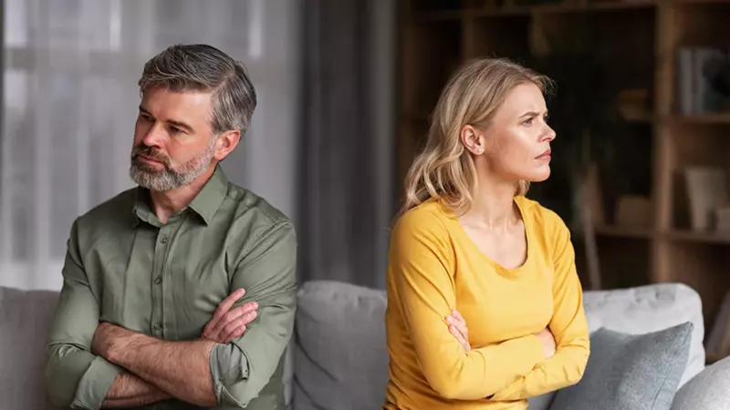 „Ohne mich zu fragen, versprach er seiner Schwester die Hälfte meines Gehalts. Ich sagte kein Wort … doch nur wenige Tage später war seine ganze Familie schockiert.“