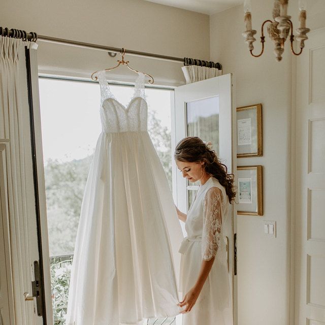 Neun Tage vor meiner Hochzeit hörte ich, welches Geheimnis meine beste Freundin vor mir verbarg … Sie hatte dafür bezahlt, mein Brautkleid zwei Größen enger nähen zu lassen. Doch ihr wahres Ziel war viel erschreckender …