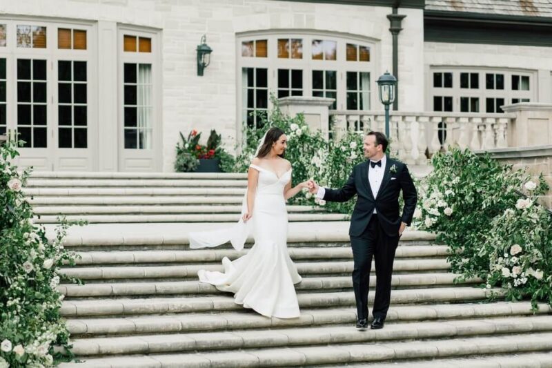 „Mein Ex-Mann lud mich zu seiner Hochzeit ein, um mich zu demütigen … Doch ein einziger Umschlag brachte alles zum Einsturz …“