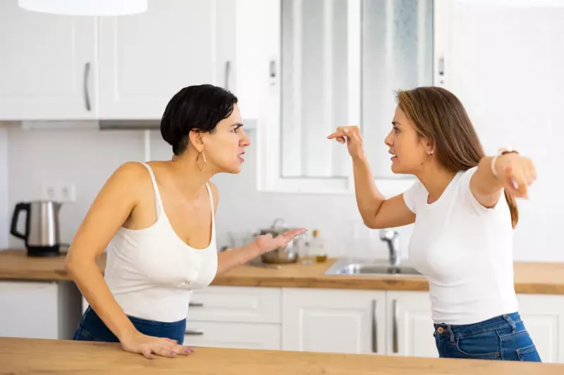 Meine Schwester nannte mich eine Betrügerin und versuchte gemeinsam mit meinen Eltern, mir die Anwaltszulassung entziehen zu lassen … Doch als die Richterin meine Akte öffnete, ließ ihr nächster Satz meine ganze Familie erstarren!